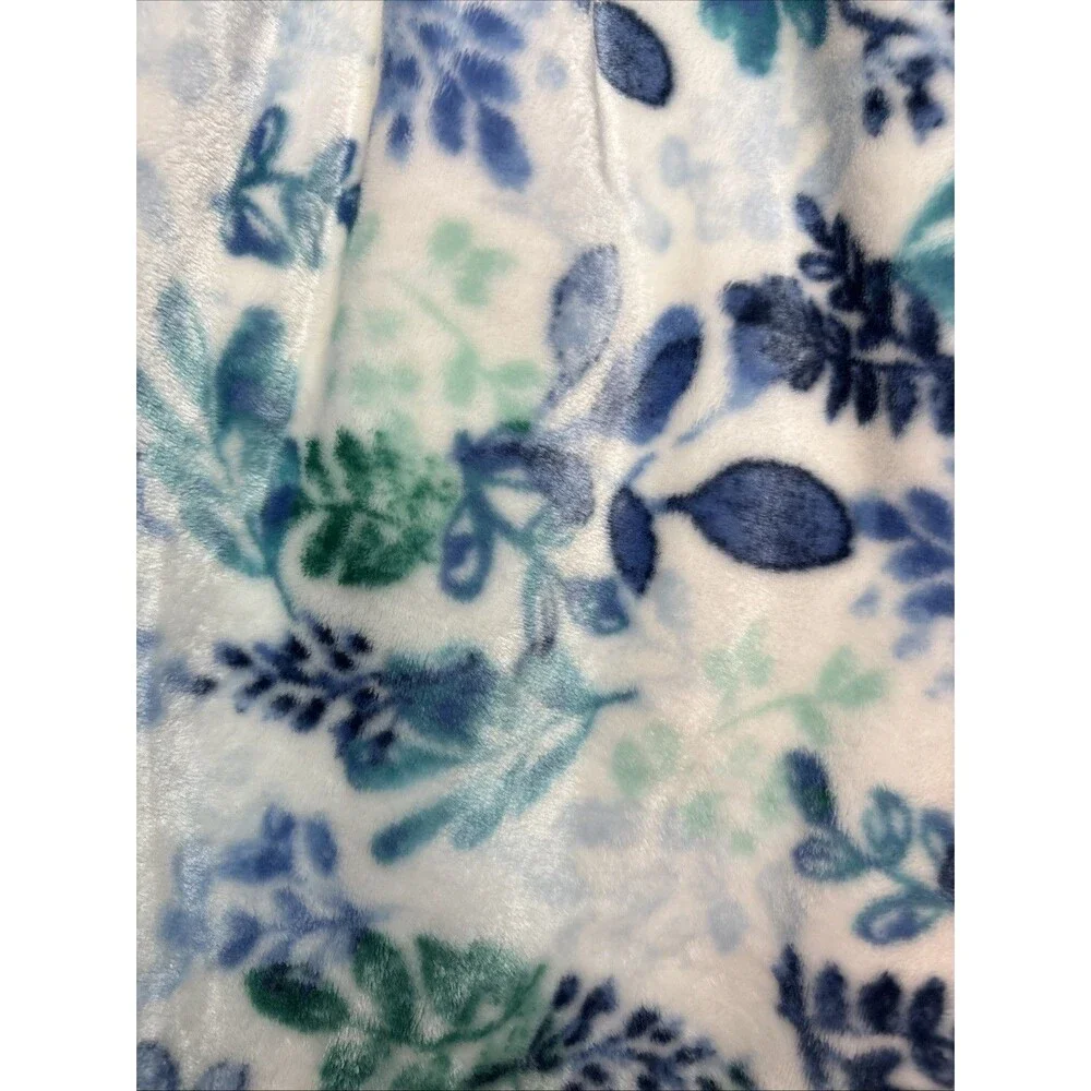 Better Homes & Gardens Oversized Luxury Throw Floral Blue White Plush 50